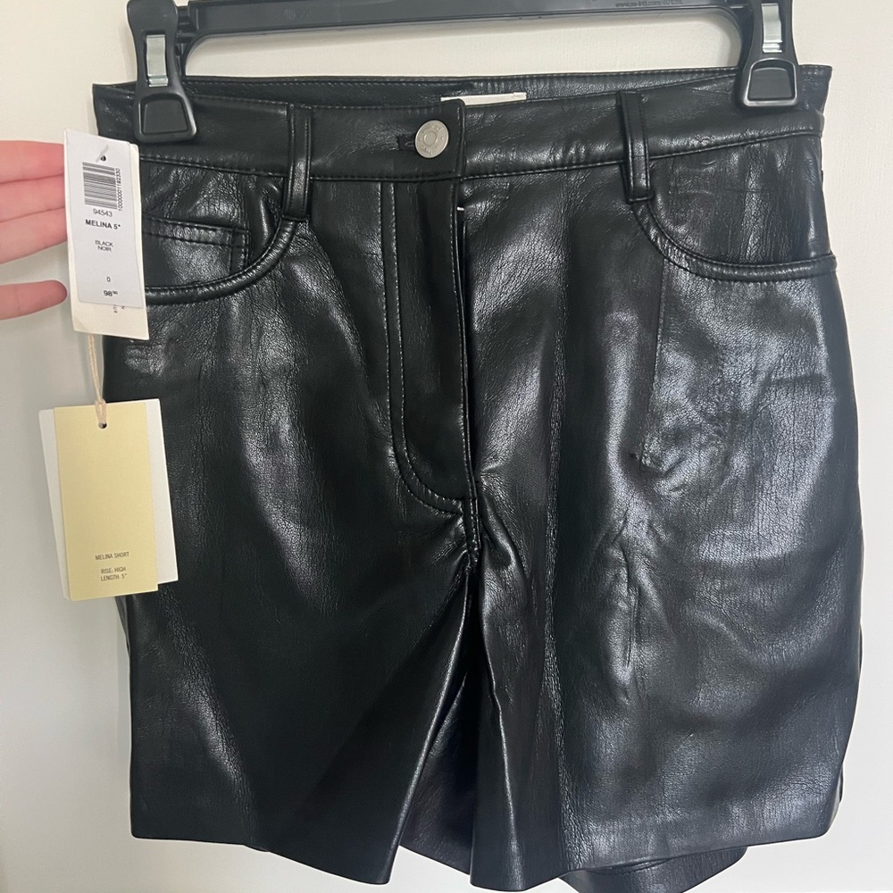 Aritzia Wilfred Black Faux Vegan Leather Shorts Pleather Size 0